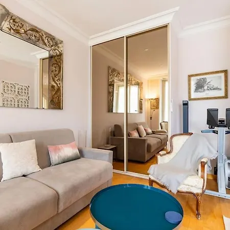 From 1882, Romantic Flat, In The Golden Square Daire *