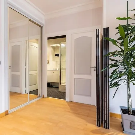 From 1882, Romantic Flat, In The Golden Square * Nice