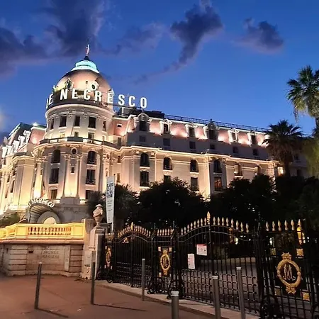 From 1882, Romantic Flat, In The Golden Square * Nice