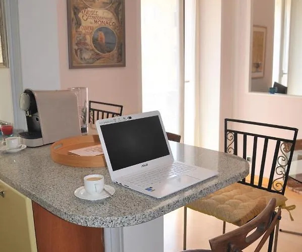 From 1882, Romantic Flat, In The Golden Square アパート ニース