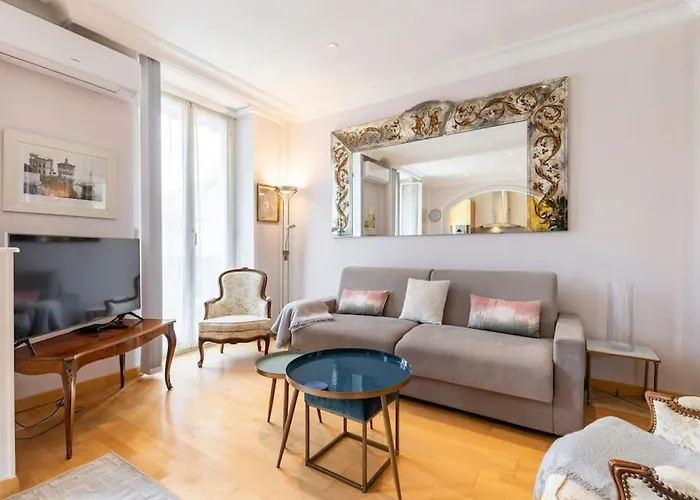 アパート From 1882, Romantic Flat, In The Golden Square