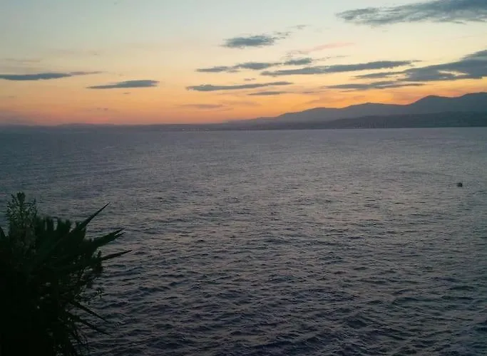 From 1882, Romantic Flat, In The Golden Square アパート ニース