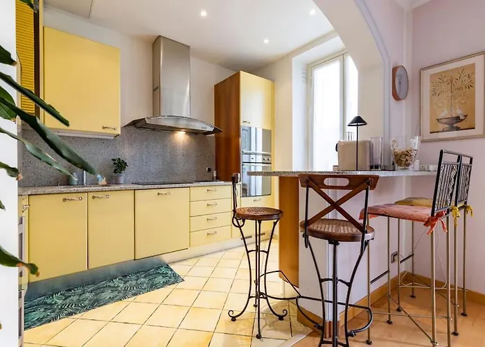 アパート From 1882, Romantic Flat, In The Golden Square