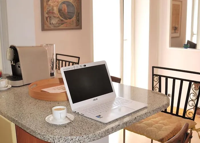 From 1882, Romantic Flat, In The Golden Square Appartement *