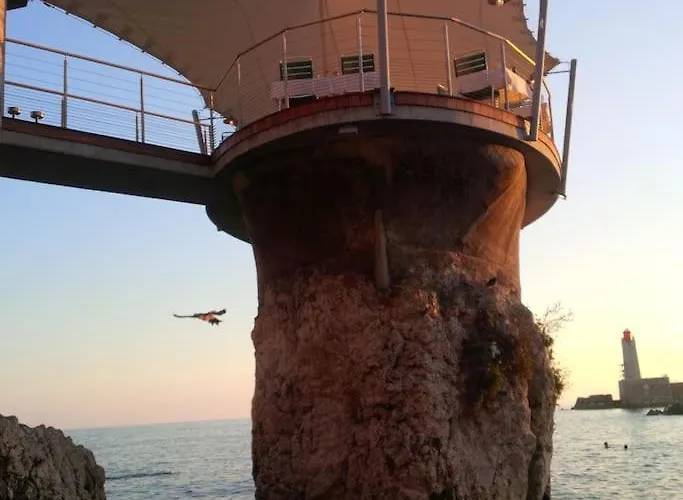 アパート From 1882, Romantic Flat, In The Golden Square