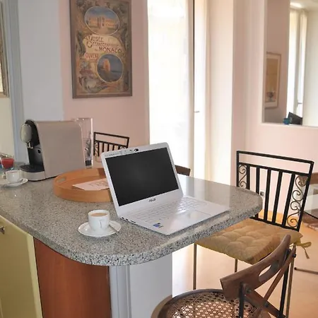 From 1882, Romantic Flat, In The Golden Square 아파트 니스