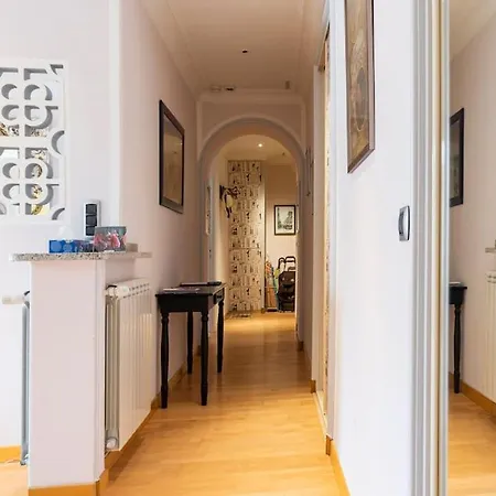From 1882, Romantic Flat, In The Golden Square 아파트