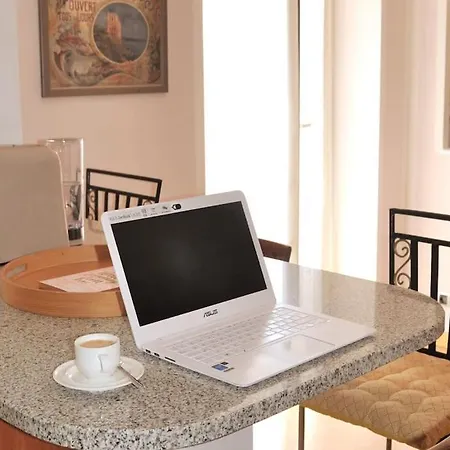 From 1882, Romantic Flat, In The Golden Square 아파트 *